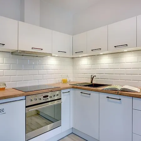 Top - Modern Studio *